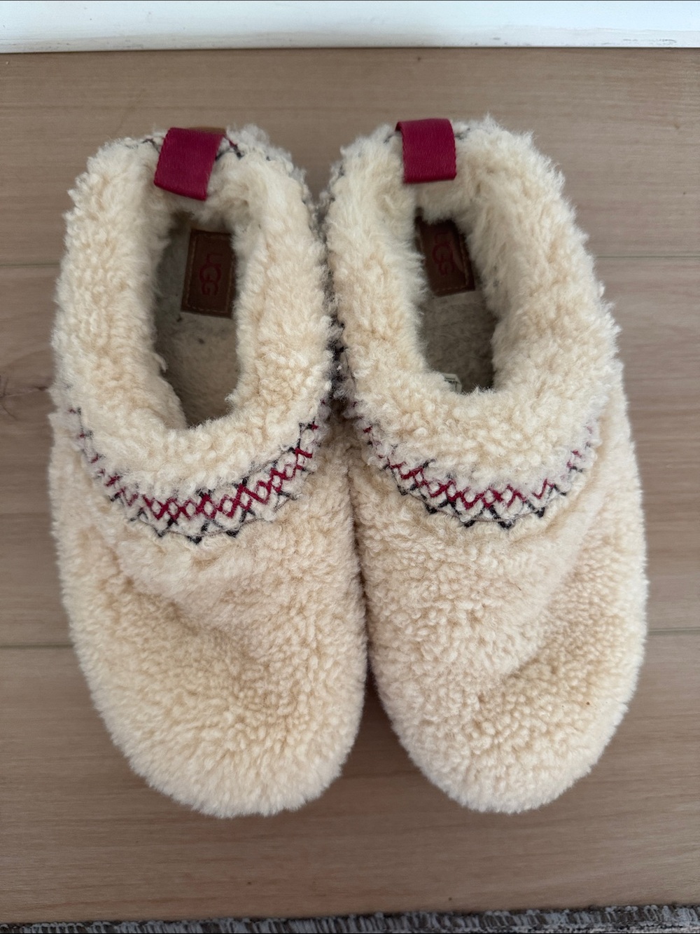 UGG Tazz Platform Cream Shearling Slip-On Slippers with Red and Black Stitching - Picture 2 of 4